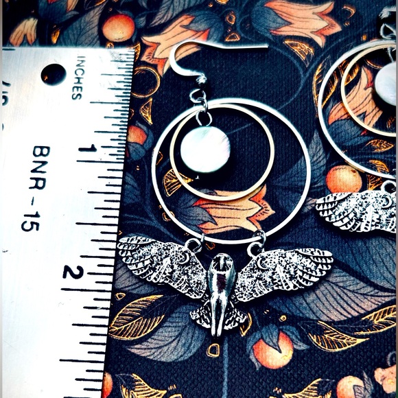 Handmade owl earrings with a whimsical touch of magic - Picture 3 of 3